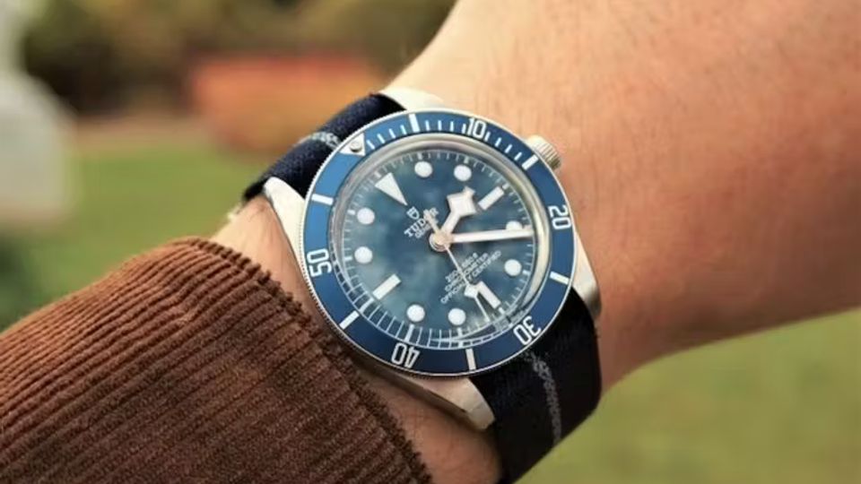 Image de couverture - Article : Une montre, un test : la Tudor Black Bay Blue 58